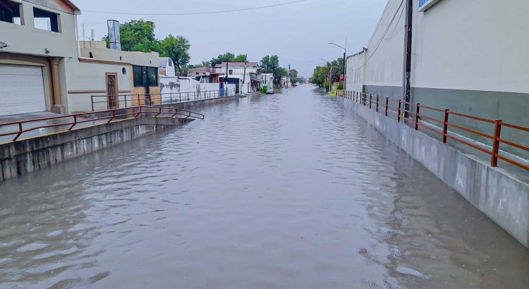 Caen 4.5 pulgadas de agua en Piedras Negras