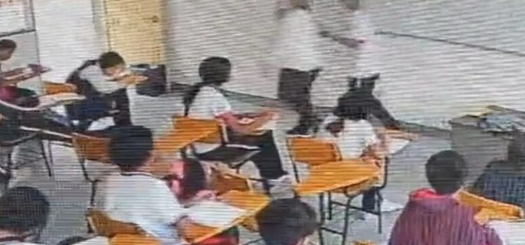 Un alumno de secundaria apuñala a maestra en clase en Coahuila