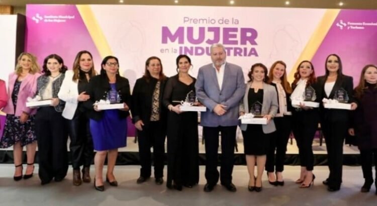 El Alcalde de Saltillo reconoce a las mujeres de la industria
