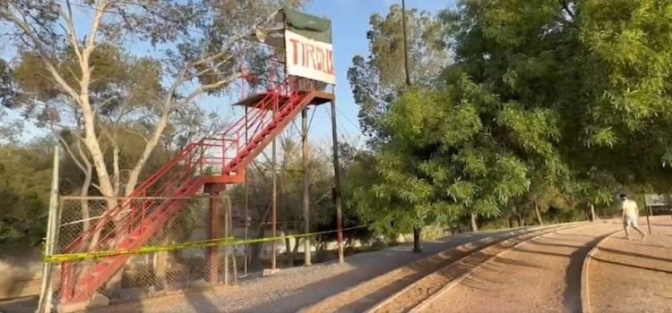 Una joven de 17 años está en terapia intensiva por caer de una tirolesa a 4 metros de altura en Saltillo