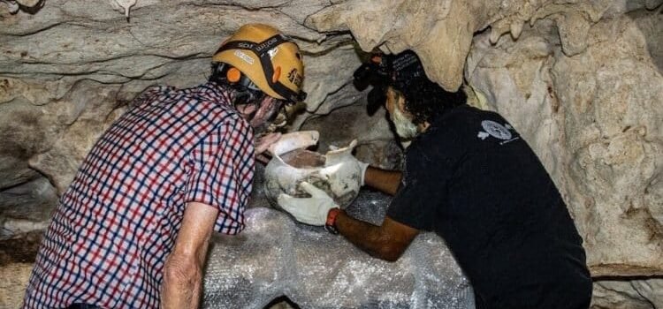 INAH recupera una olla prehispánica en cueva del sistema Garra de Jaguar en QRoo