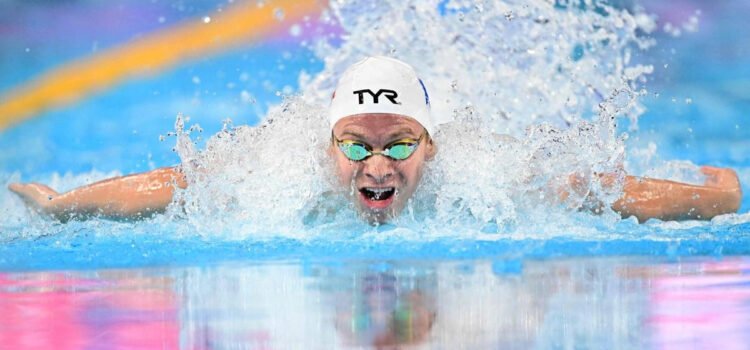Léon Marchand rompe récord mundial en semifinal de 200 metros combinados