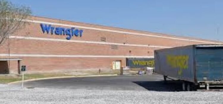 Wrangler cierra su fábrica en Coahuila, anunciando el despido de 2 mil trabajadores