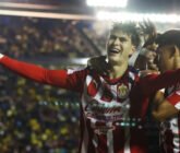 Chivas se imponen 2-1 al América en el Clásico Nacional
