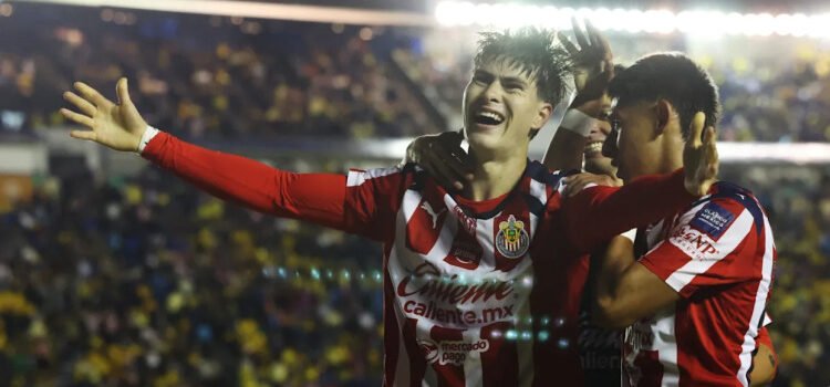 Chivas se imponen 2-1 al América en el Clásico Nacional Chivas se imponen 2-1 al América en el Clásico Nacional