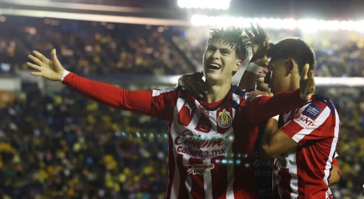 Chivas se imponen 2-1 al América en el Clásico Nacional