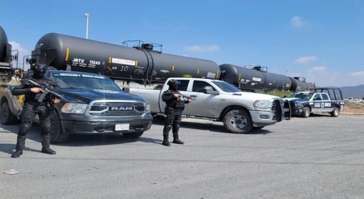 Los policías del estado de Coahuila decomisan 50 mil litros de combustible robado Los policías del estado de Coahuila decomisan 50 mil litros de combustible robado