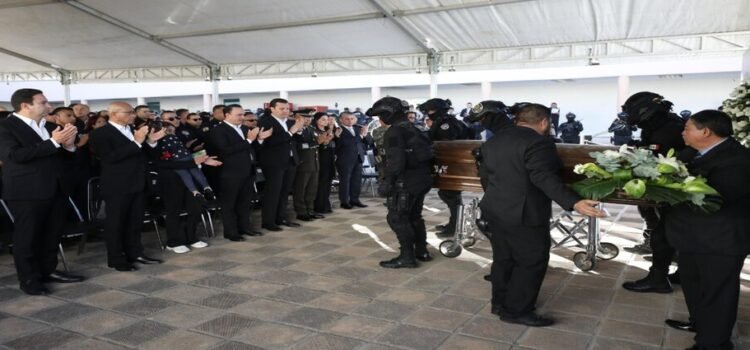 Le dan el último adiós a oficial de la PAR que murió tras enfrentamiento armado en Coahuila