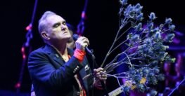Morrissey suspende sus presentaciones en México por “agotamiento extremo”