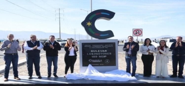 El Gobernador del estado de Coahuila entrega la obra vial en el sureste del estado