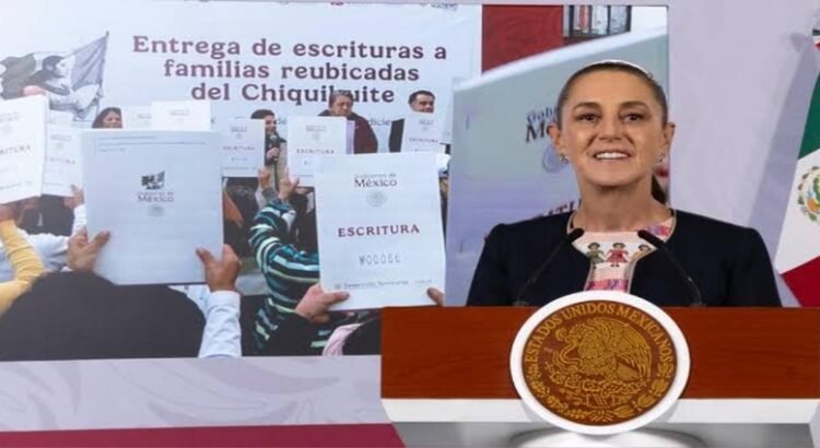 Sheinbaum entrega escrituras a 354 familias reubicadas del Chiquihuite: “Un compromiso cumplido” Sheinbaum entrega escrituras a 354 familias reubicadas del Chiquihuite: “Un compromiso cumplido”