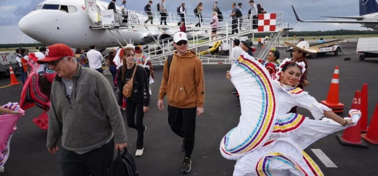 Inicia operaciones nueva ruta aérea que conecta Canadá con Quintana Roo