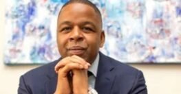 Charles Moore presenta en México un proyecto editorial que mapea nuevas rutas del arte contemporáneo